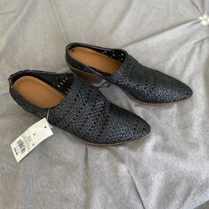 Universal Thread weaved mules